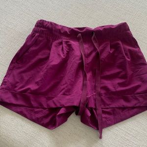 Lululemon shorts size 4
